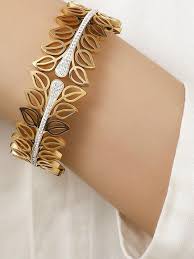 Golden Leaf Bracelet - Nature-Inspired Elegance